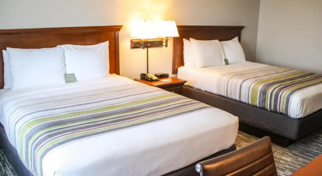 Четырёхместный номер Standard Country Inn & Suites by Radisson, Washington Dulles International Airport, VA