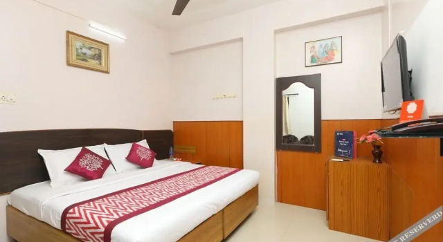 Hotel Laila Palace by OYO Rooms