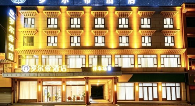Roldi Hotel, Boek Hotel Hotels in Ngawa met parkeren, Parkeren