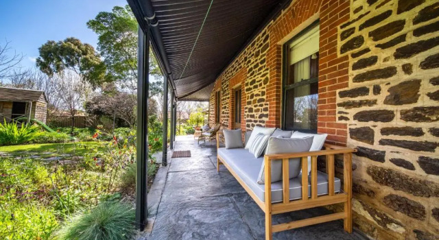 Secret Garden - Luxury Cottage - Giant 85inch TV, Забронировать Дом для отпуска Макларен-Вейл Adelaide Region, рядом с Goodieson Brewery