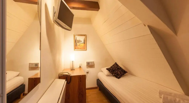 Номер Economy The Townhouse Hotel
