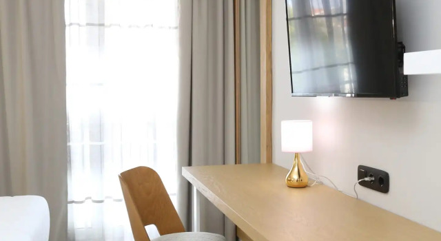 Номер Deluxe с видом на бассейн Hotel Tropical