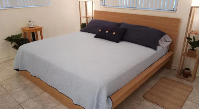 Private designer 8 room art getaway 2 Br-2Ba Full Kitchen Barbecue Patio 2min to beach, Забронировать Отель Отели Форт-Лодердейл с парковкой, Парковка