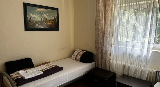 WG-Hostel, Забронировать Хостел Байрсброн Landkreis Karlsruhe, рядом с Замок Танненфельс