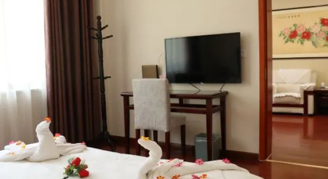 Семейный люкс QIANNA HOTEL GLORIOUS (Xinxiang Baligou)