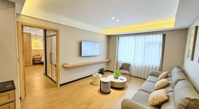 Люкс Deluxe Wanyou Hotel (Haikou East Station Wuyue Plaza)