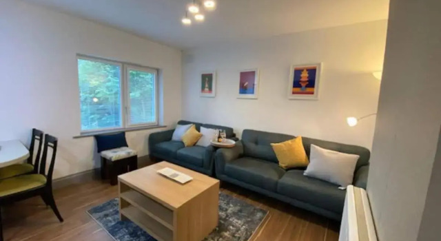Location Location - Gorgeous 3 Bed Apartment in Killarney, Book Apartment Hotels in Kerry with Parking, Parking