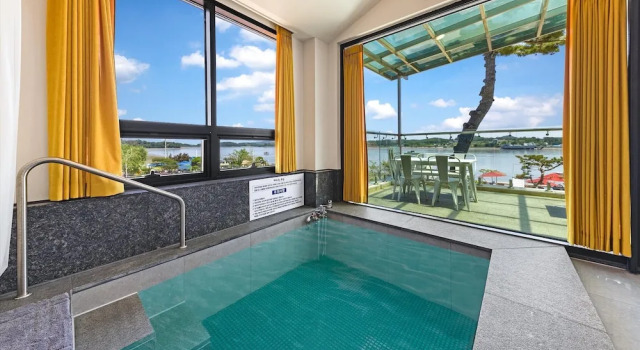 Номер Standard c 1 комнатой с балконом Ganghwado Mare Seawater Poolvilla