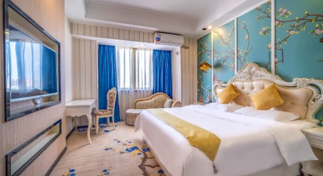 Golden Platinum Lai Hotel （Cultural Park Plaza Store）, Rezerwuj Hotel Hotele w Baise z parkingiem, Parking