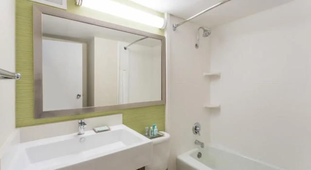 Номер Standard Wyndham Garden Fresno Yosemite Airport