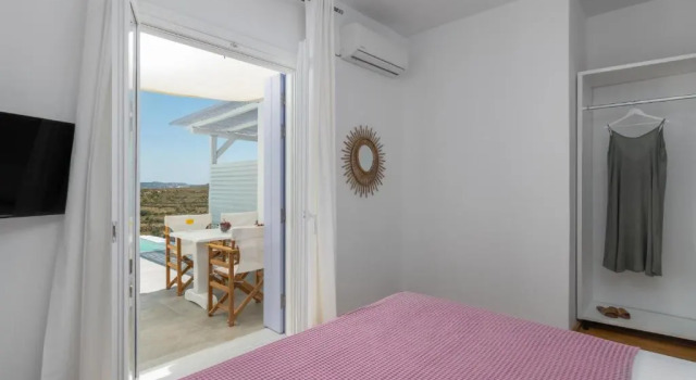 Студия Milesian Suites