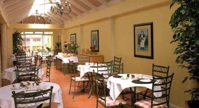 Hotel Graeme, Забронировать Отель Кейптаун Cape Peninsula, рядом с MyCiTi Station Granger Bay