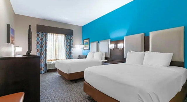 Четырёхместный номер Standard Best Western Plus Pleasanton Hotel