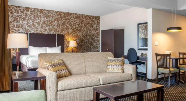 Люкс Quality Inn & Suites