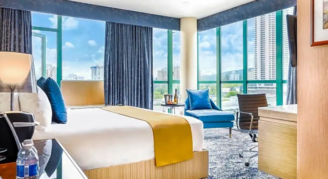 Двухместный номер Superior Executive Plaza Hotel Metro Vancouver