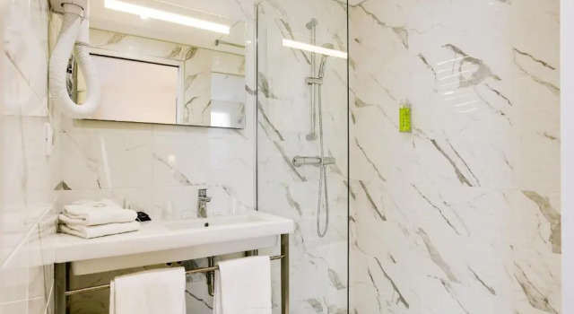Двухместный номер Standard Brit Hotel Confort Loches