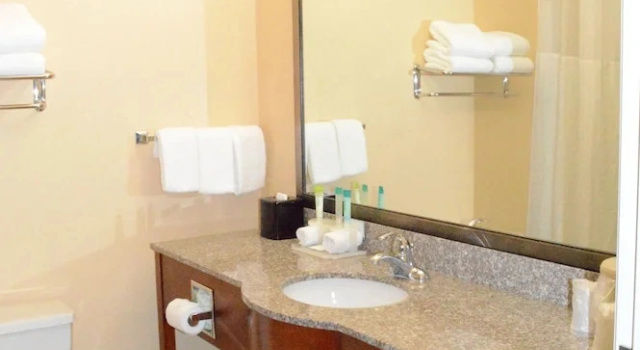Номер Comfort First Choice Inn at the Swell
