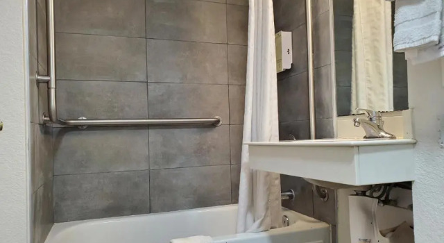 Номер Standard Budget Host Inn- Medical Center