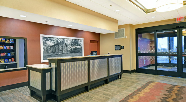 Hampton Inn & Suites Milwaukee/Franklin, Varaa Hotelli Franklin Wisconsin