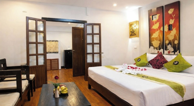 Полулюкс TJR Boutique Hotel