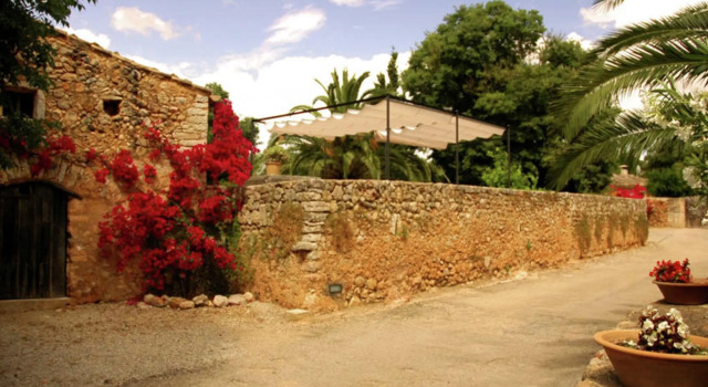Country house from the 15th century restored with roof terrace and private pool, Rezervasyon Otel Búger 
