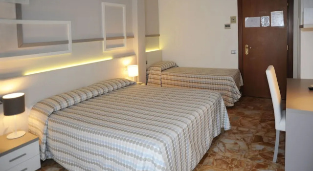Четырёхместный номер Standard c 1 комнатой Hotel Garden