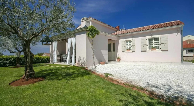 Villa GF25, Забронировать Вилла Отели в центре Вишнян, в центре