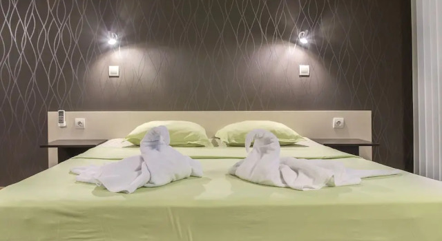 Adena hotel, Rezervovat Hotel Hotely v Chernomorec se snídaní, Snídaně