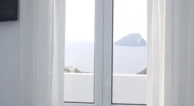 Двухместный номер Standard Мансарда с балконом и с видом на море El Sol Hotel