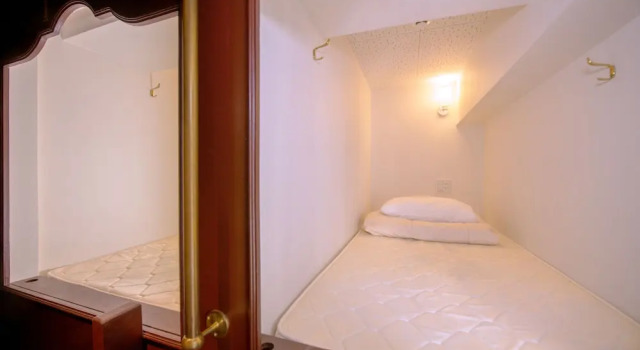 Кровать в общем номере bnb+ Ueno Okachimachi