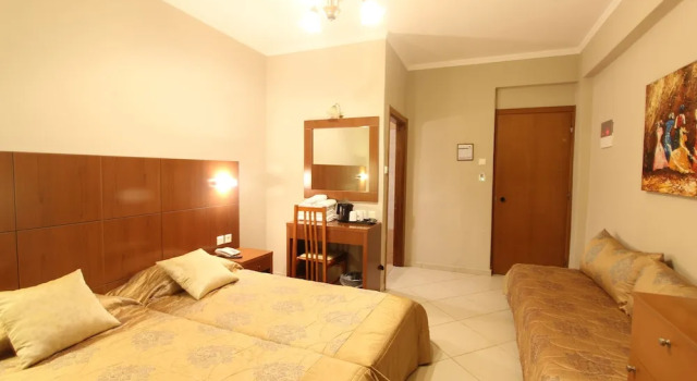Трёхместный номер Superior с балконом Hotel Mallas