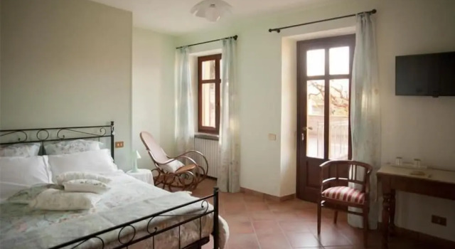 Il Germano Reale, Rezervați Hotel Hoteluri în Castagnito cu parcare, Parcare