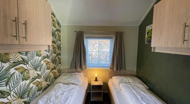 Коттедж Tranquil Lakeside Stay for 4 Guests