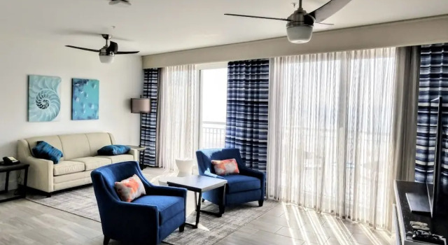 Номер Standard Пентхаус с 3 комнатами с балконом и с видом на залив Provident Oceana Beachfront Suites