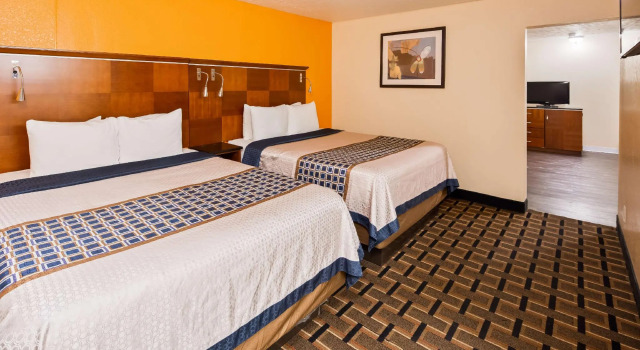 Четырёхместный люкс SureStay Hotel by Best Western Lincoln