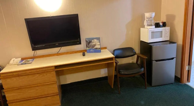 Четырёхместный номер Standard Heidis Inn