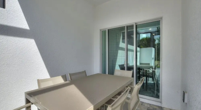 Кровать в общем номере Harmony Haven - Boutique Townhome at Azur Resort Near Disney by Shine Villas