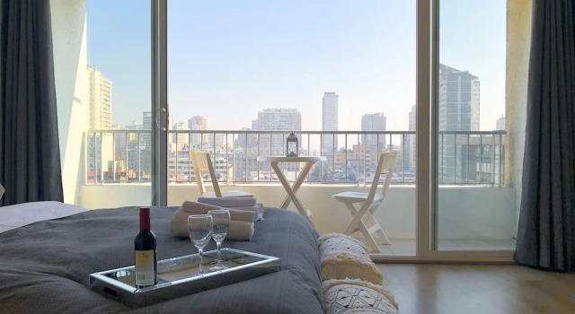 Студия Delightful Downtown Apartment