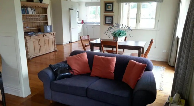 Коттедж The Vicarage Martinborough