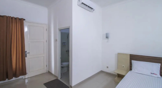 Camera doppia Standard con balcone RedDoorz @ Jatiwaringin