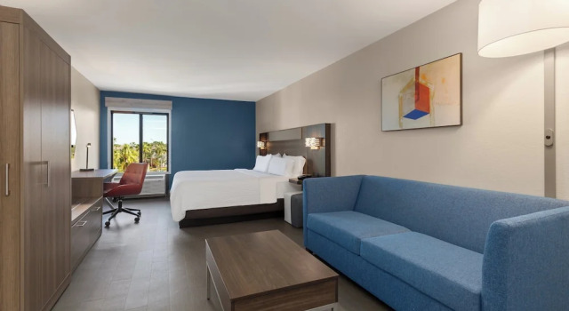 Люкс с видом на залив Holiday Inn Express Hotel & Suites Tampa-Rocky Point Island by IHG