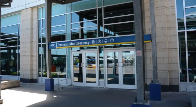 Laval centre apartment