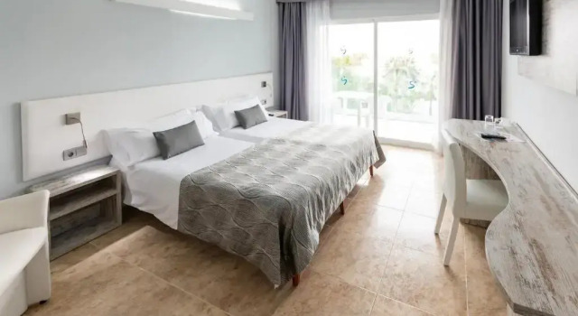 Double room with balcony Hotel Bahia del Sol