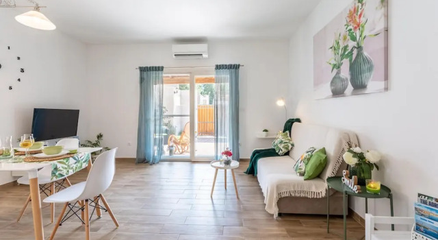 Nice Apartment in Milna With 1 Bedrooms and Wifi