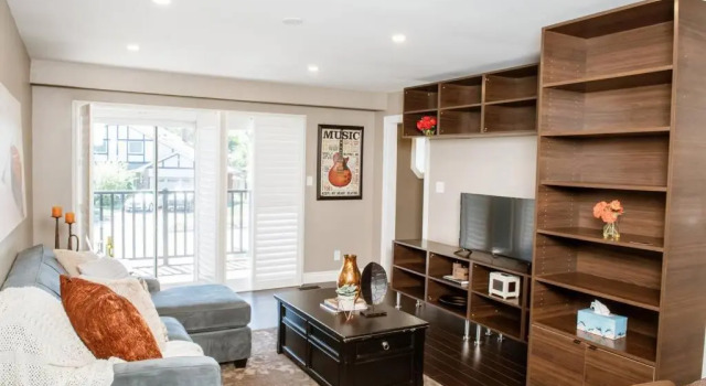 Апартаменты Honey I'm Home Suite 2 bedroom upper level