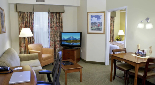 Residence Inn By Marriott Charleston Mt. Pleasant, Забронировать Отель Отели Маунт-Плезант с завтраком, рядом с East Cooper Medical Center, Завтраки