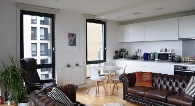 Stylish Flat With A Balcony Over Canal in Bethnal Green