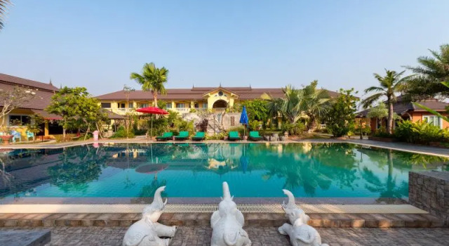 Кровать в общем номере Park & Pool Resort