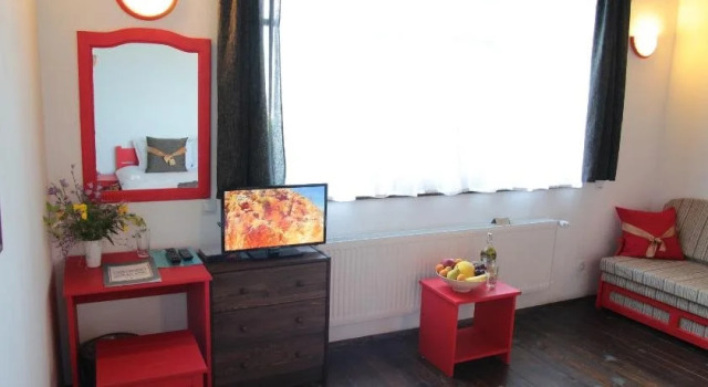 The Forest House, Book Hotel Hoteller i Tryavna med parkering, Parkering