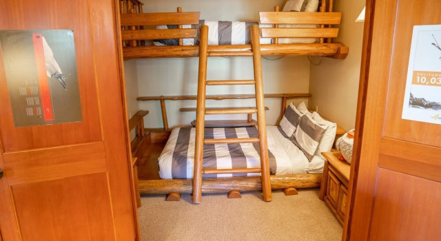 2205 - Two Bedroom + Den Standard Eagle Springs East 2 Condo by RedAwning, Varaa Hotelli Solitude 